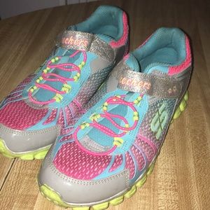 Girls size 4  lightweight Skechers